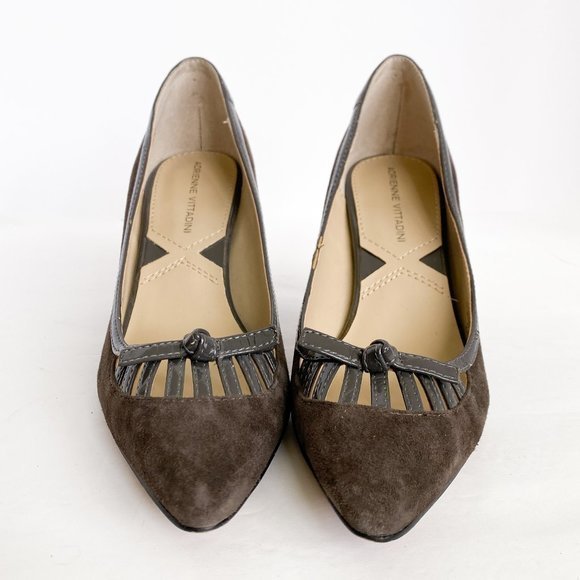 ADRIENNE VITTADINI Jacyn Brown Suede Heels Patent Leather Trim Bow Detail Sz 7.5 - Picture 2 of 8